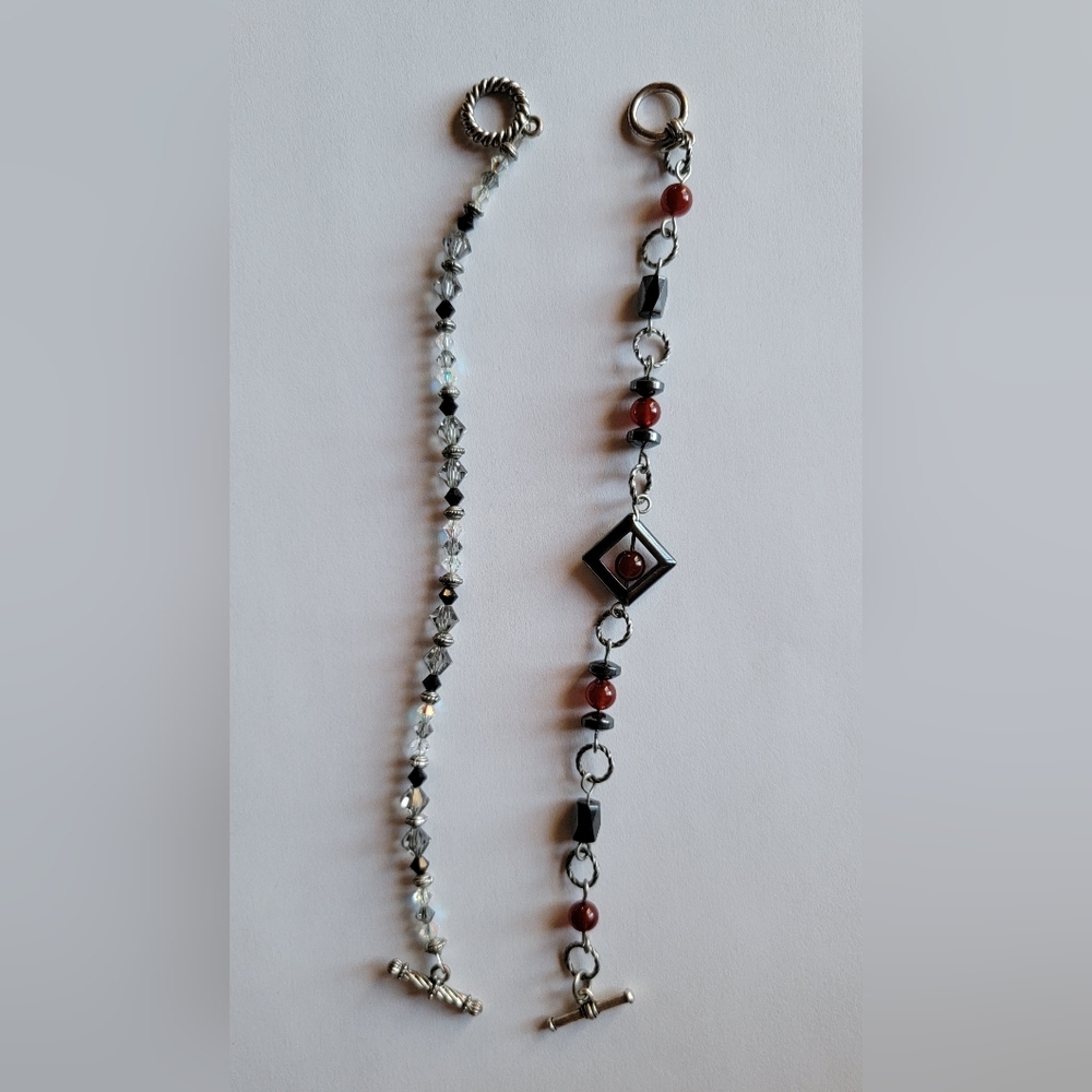 Lot of two bracelets